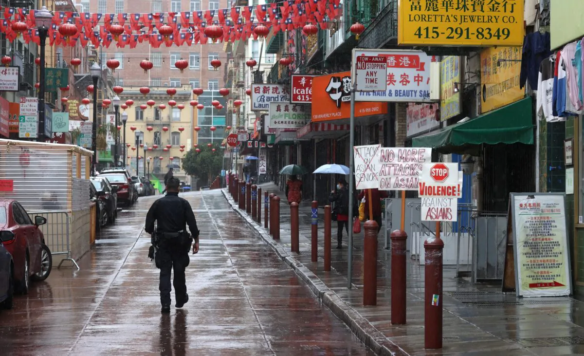 A police officer on a foot patrol in Chinatown in San Francisco on March 18, 2021. (Justin Sullivan/Getty Images)