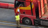 Hauliers Face New COVID Rules in England as Heathrow Seeks Holiday Easing