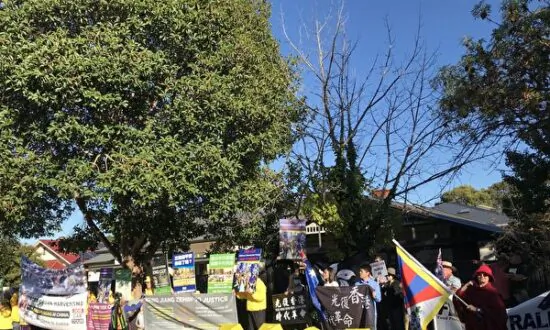 New Adelaide Chinese Consulate Protested by Dissidents and Locals