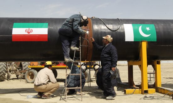 Pakistan Struggles to Stop Its Citizens From Smuggling Oil From Iran
