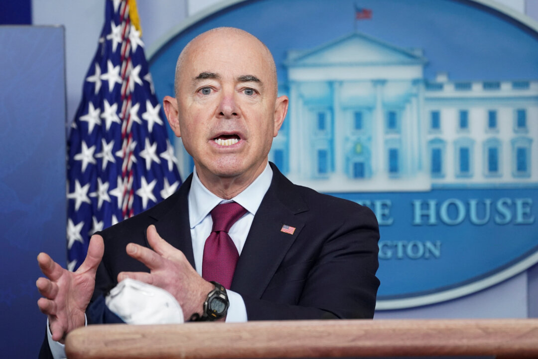DHS: Al Qaeda- and ISIS-Linked Terrorists Exploiting Online Presence To Encourage Attacks in US