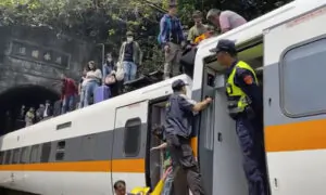 China in Focus (April 5): Relatives Mourn Victims of Taiwan Train Crash