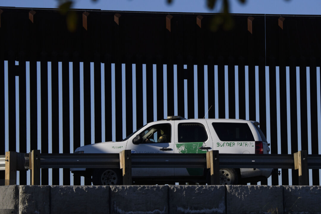 Smugglers Caught Using Fake Border Patrol Vehicle to Sneak Illegal ...