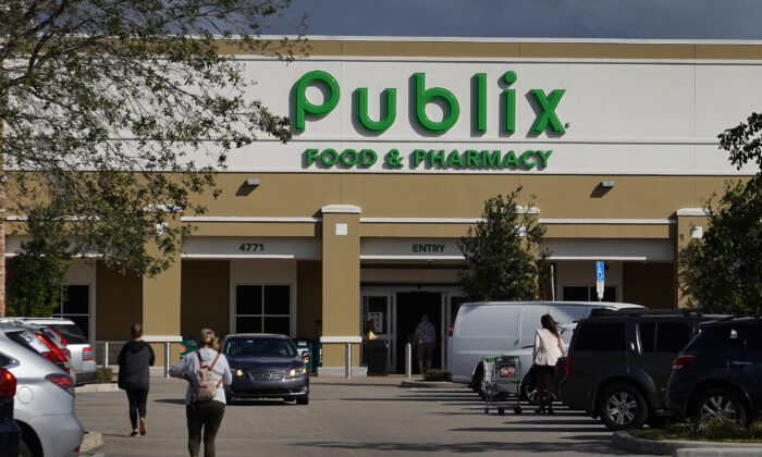 A Publix Food & Pharmacy store where COVID-19 vaccinations were being administered is seen in Delray Beach, Fla., on Jan. 29, 2021. (Joe Raedle/Getty Images)