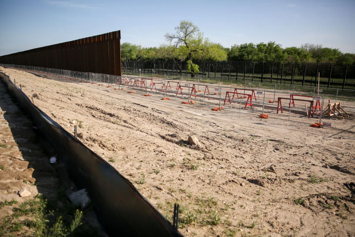 Unfinished border fence at Del Rio, Texas, on March 31, 2021. (Charlotte Cuthbertson/The Epoch Times)