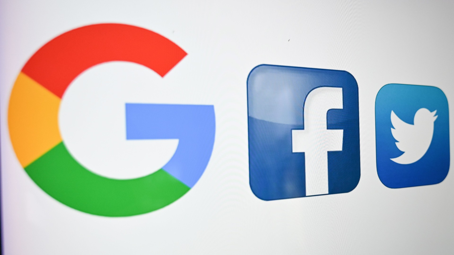 China Targets Western Elites Through Twitter, Facebook, and YouTube - Vimarsana News