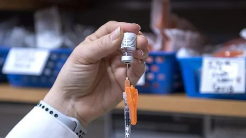 A pharmacist prepares the Pfizer-BioNTech COVID-19 mRNA vaccine at a pharmacy prototype clinic in Halifax on March 9, 2021. (Andrew Vaughan/The Canadian Press)