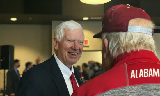 Trump Endorses Mo Brooks for Senate Run