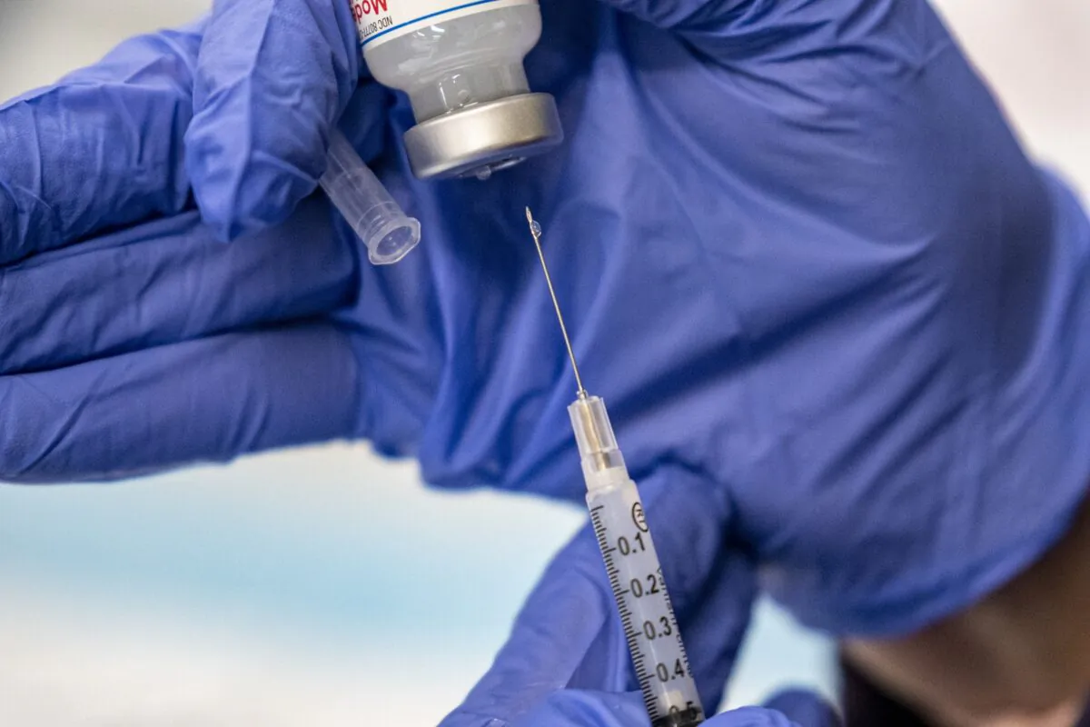 A nurse fills up a syringe with the Moderna COVID-19 vaccine at a vaccination site at a senior center in San Antonio, Texas, on March 29, 2021. (Sergio Flores/Getty Images)