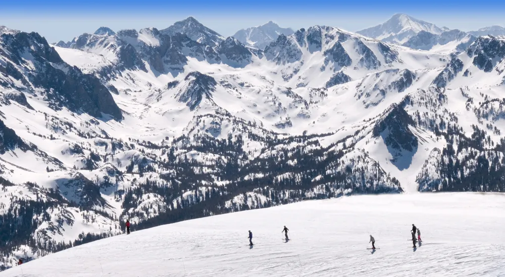 Skiers enjoy a view of the Sierra Nevada Mountains. (Vivian Fung/Shutterstock)