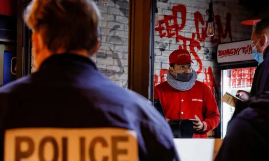 Diners at Clandestine Paris Soiree Fined for Lockdown Breaches