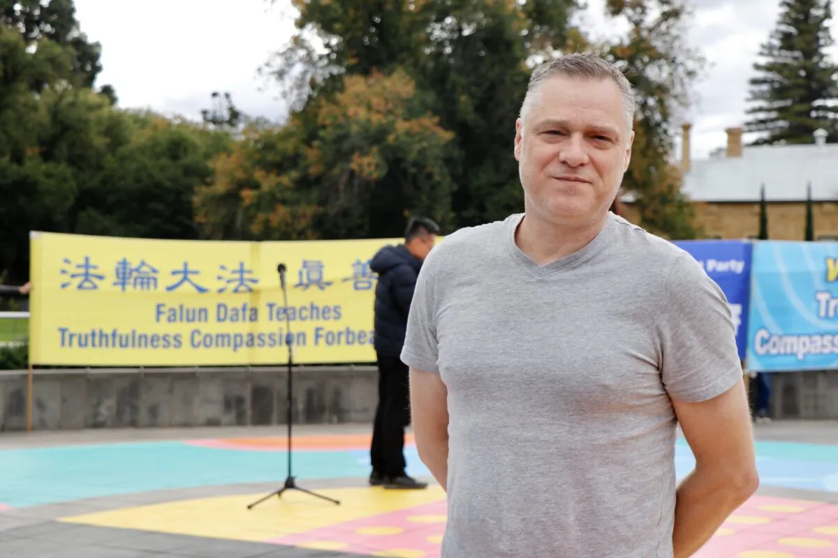 Bendigo Councillor Vaughan Williams attends the Falun Dafa rally in Bendigo, Victoria, on April 10, 2021. (The Epoch Times)