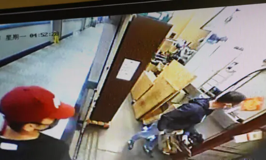 Hong Kong Epoch Times Printing Press Attacked by Hammer-Wielding Intruders