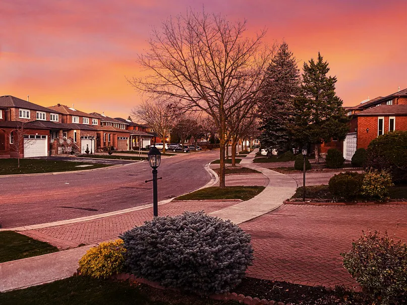 A suburban neighborhood at sunset on Nov. 10, 2020. (GordonEIPH via Wikimedia Commons/CC BY-SA 4.0)