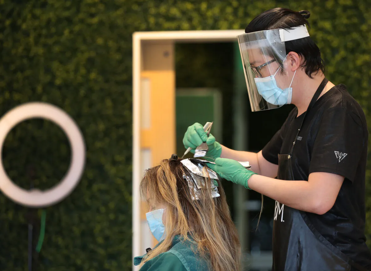 A hair salon in Fort Lauderdale, Fla. on May 18, 2020. (Joe Raedle/Getty Images)