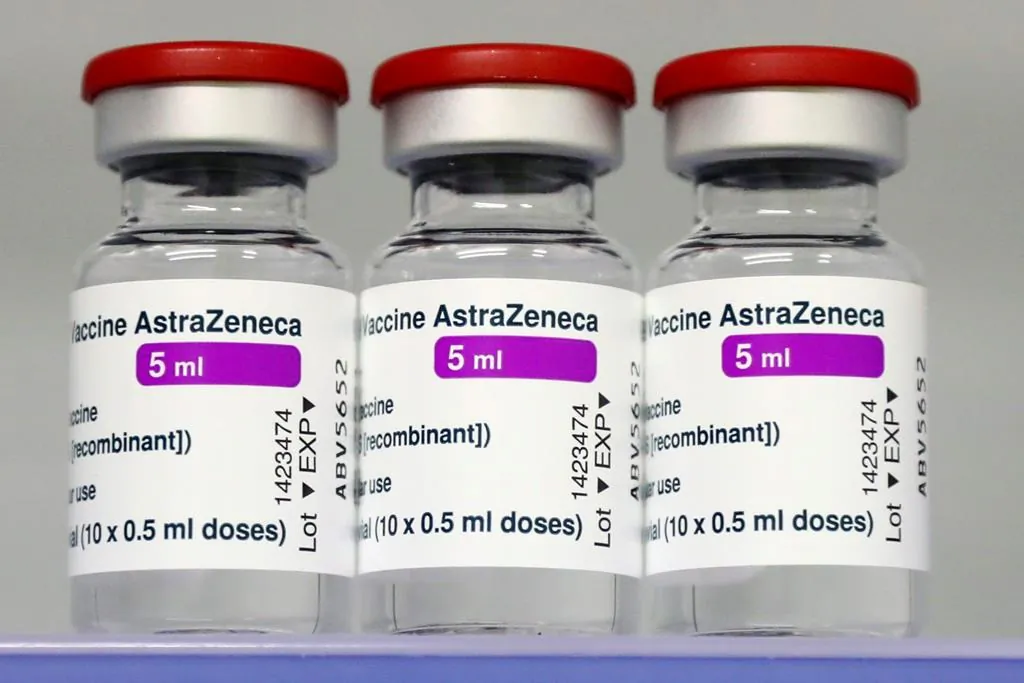 Vials of the AstraZeneca COVID-19 vaccine sit in a fridge at the local vaccine center in Ebersberg near Munich, Germany. March, 22, 2021. （The Associated Press/Matthias Schrader/File）