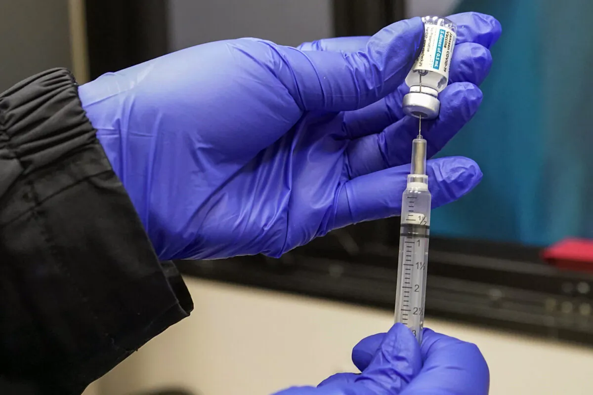 A nurse fills a syringe with a dose of Johnson & Johnson's one-dose COVID-19 vaccine at the Vaxmobile, at the Uniondale Hempstead Senior Center, in Uniondale, N.Y., on March 31, 2021. (Mary Altaffer/AP Photo)