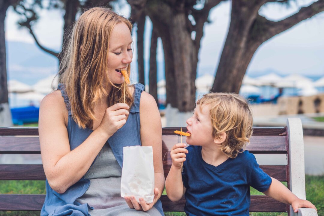 Quick fatty foods are a popular respite for busy people carrying too much stress. (Elizaveta Galitckaia/Shutterstock)