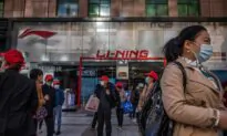 China in Focus (May 3): Tourists Pack Chinese Sites During Holiday