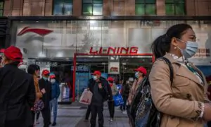 China in Focus (May 3): Tourists Pack Chinese Sites During Holiday