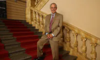 Lanny Davis Registers as Foreign Agent for Ukrainian Oligarch Facing Bribery Charges