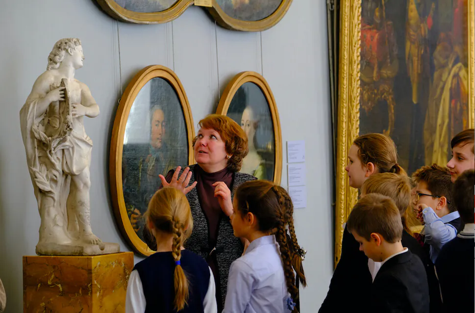 Taking children on excursions to museums
or into nature offers good
stimulation and shows
them there is a larger, more
interesting world beyond
digital devices. (Akimov Igor/Shutterstock)