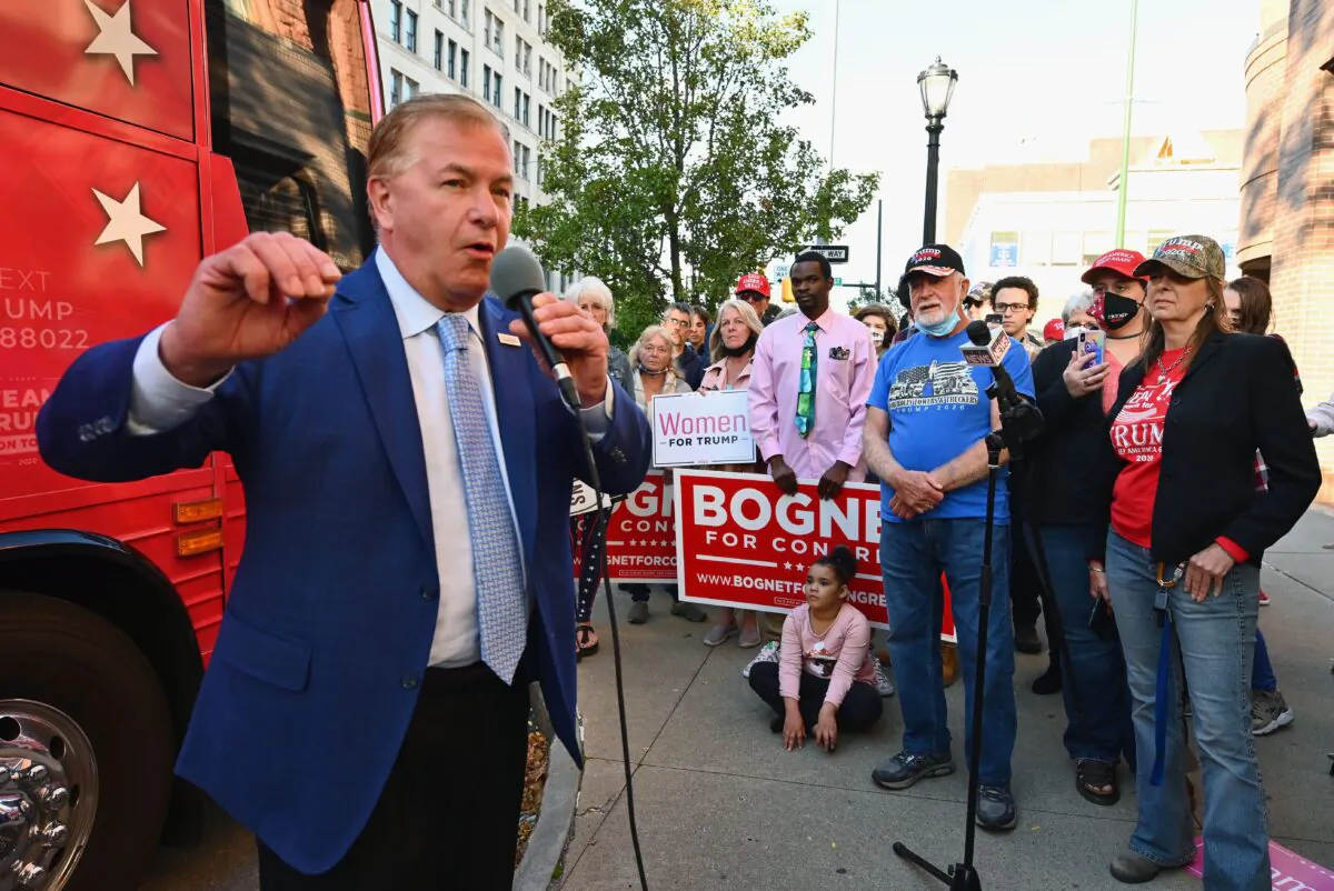 Mark McCloskey visits the Republican HQ in Scranton, Pa., on Sept. 30, 2020. (Angela Weiss/AFP via Getty Images)