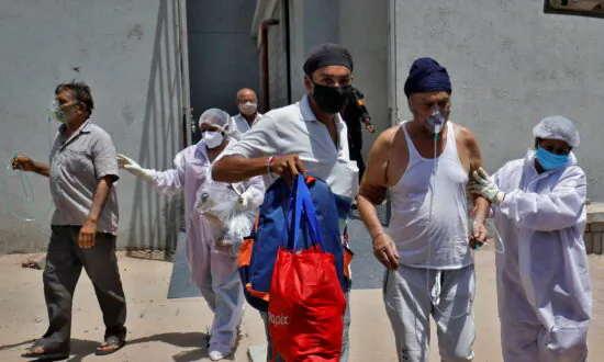 Citizen Volunteers Lead India COVID-19 Relief Effort as Cases Rise to Record Numbers