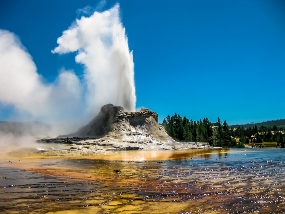 Castle,Geyser,Erupts,With,Hot,Water,And,Steam,With,Pools