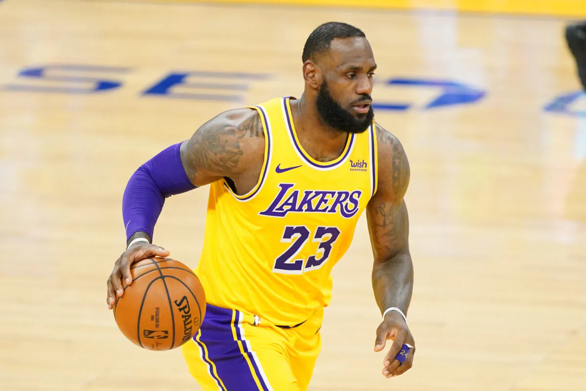 Los Angeles Lakers forward LeBron James plays in a game at Chase Center in San Francisco, Calif., on March 15, 2021. (Kyle Terada/USA Today Sports)