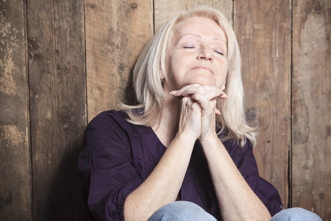 Gratitude strengthens relationships, improves happiness, and improves the quality of our sleep.(Lopolo/Shutterstock)