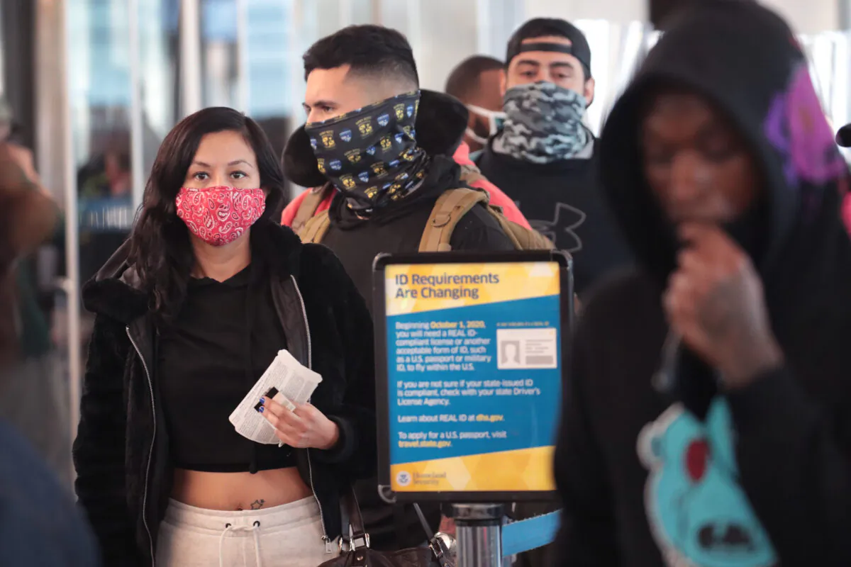 Passengers wait in line for screening at a Transportation Security Administration (TSA) checkpoint at O'Hare International Airport in Chicago, Ill. on Oct. 19, 2020. (Scott Olson/Getty Images)