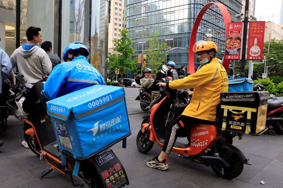 A Meituan delivery man