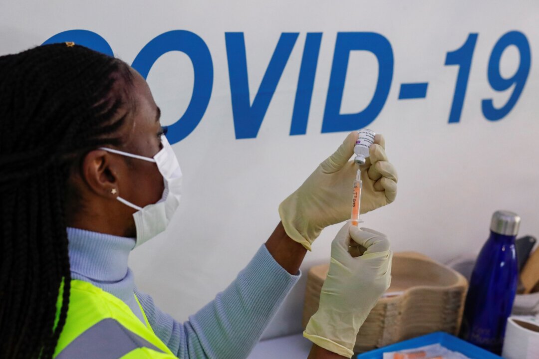 A dose of AstraZeneca vaccine is prepared at COVID-19 vaccination centre in the Odeon Luxe Cinema in Maidstone, Britain, on Feb. 10, 2021. (Andrew Couldridge/Reuters)