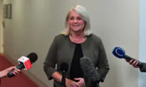 Home Affairs Considering New Zealand Offer to Take Detained Refugees