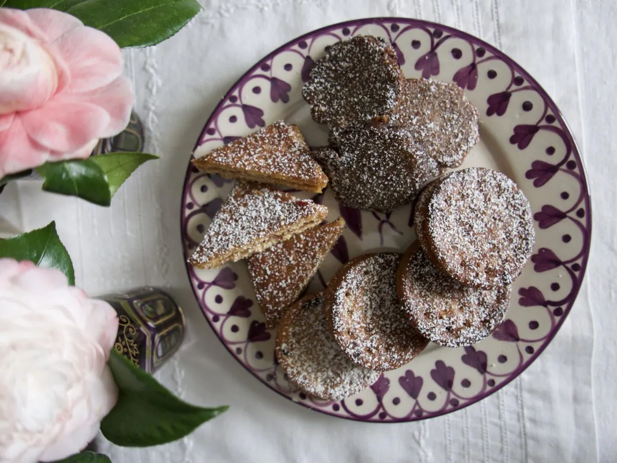 Serve these soft-on-the-inside, crisp-on-the-outside cookies with fresh berries and vanilla ice cream for dessert. (Victoria de la Maza)