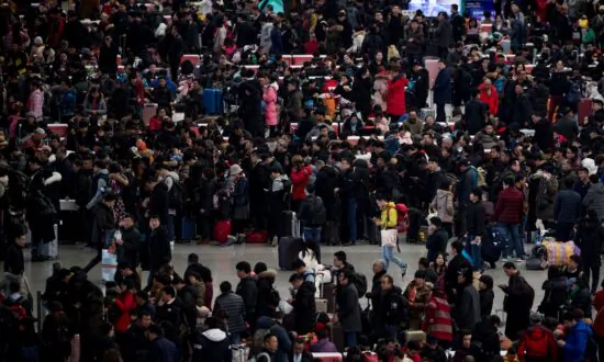 Chinese Regime Seeks to Douse Speculation of Shrinking Population