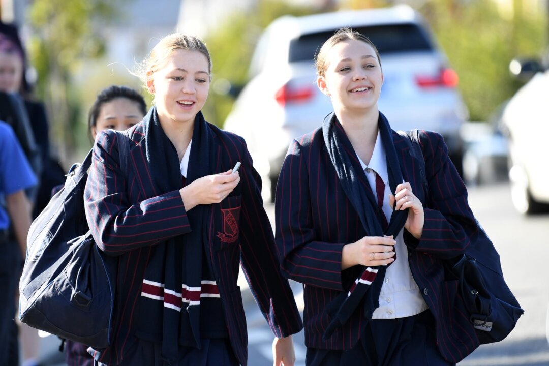 Phone ban in a Sydney high school sees students thrive again. (Dan Peled/AAP)