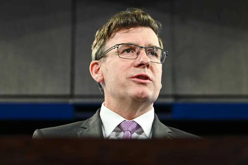 Alan Tudge addresses the National Press Club in Canberra, Aug. 28, 2020. (AAP Image/Lukas Coch)