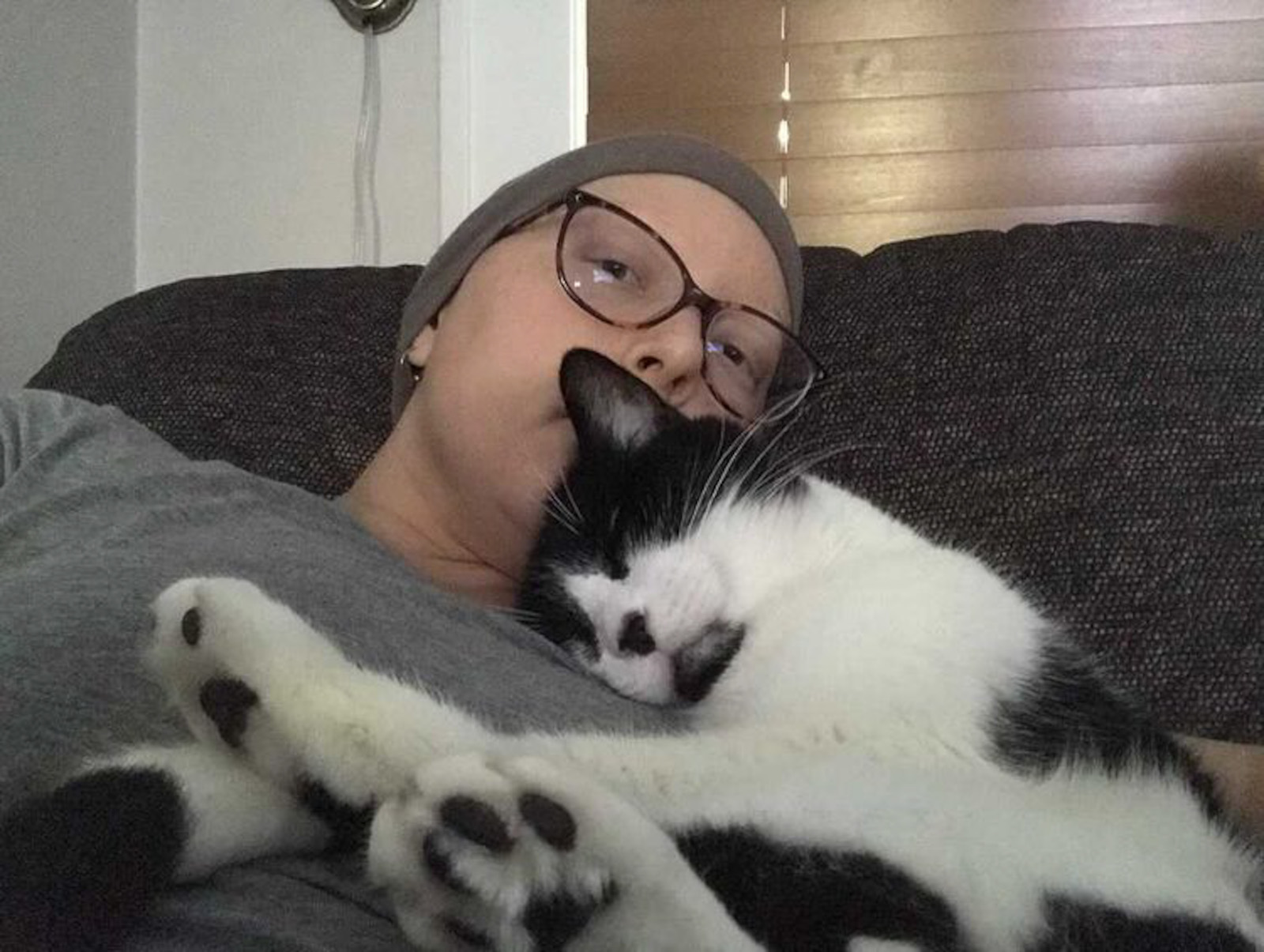 Girl Says Her Rescue Cat Helped Save Her Life After Detecting Breast Most cancers