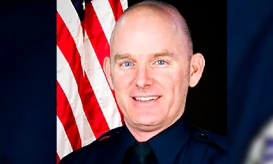 Arizona: 1 Officer Killed, 1 Hurt by Suspect in Stolen Car