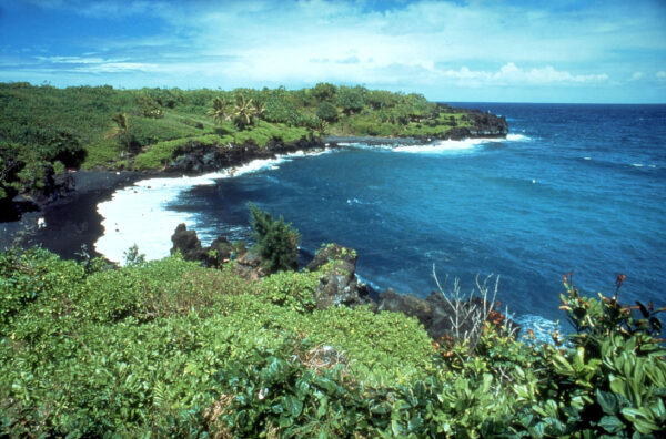 black sand beaches hawaii