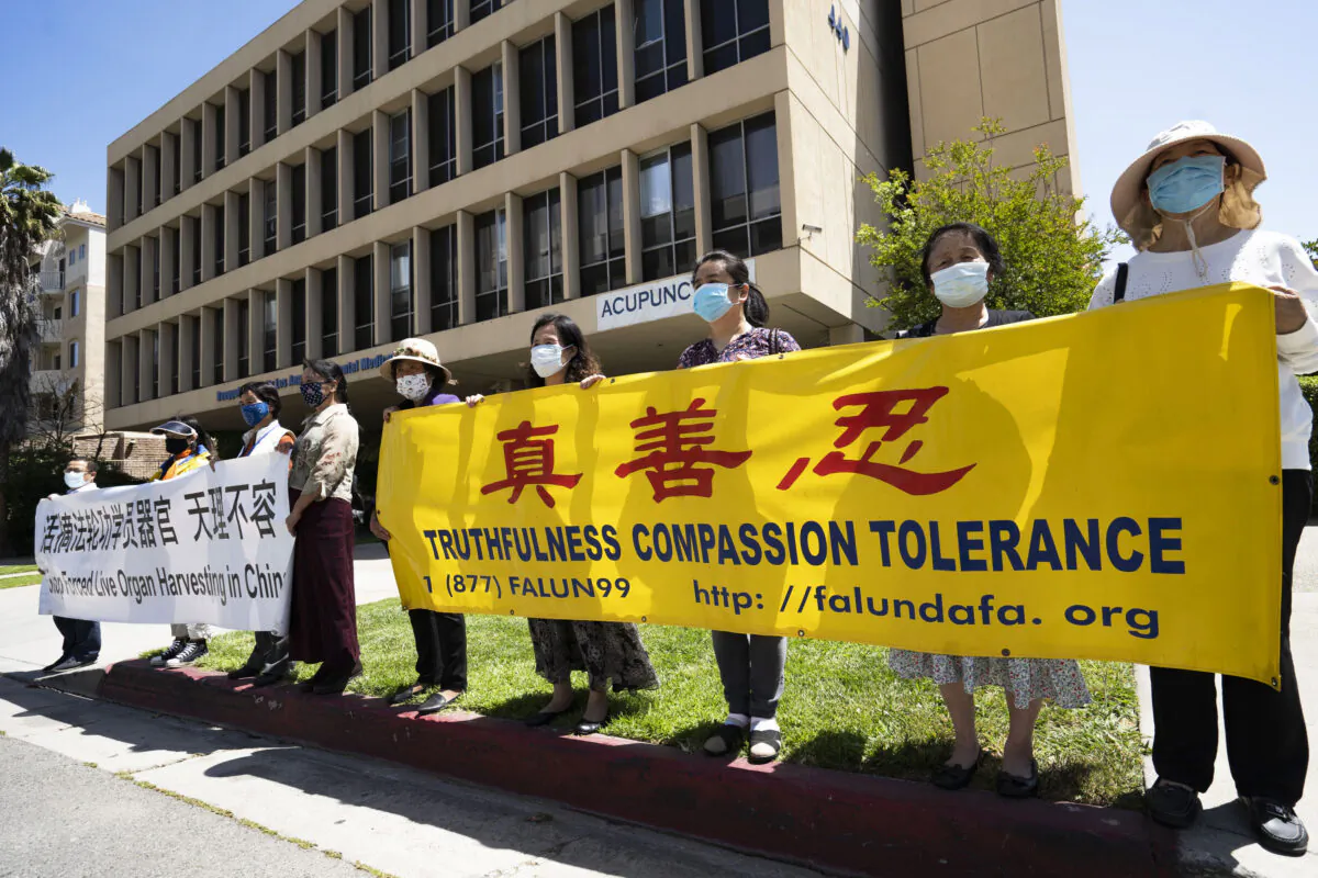 Falun Gong practitioners hold banners at a rally calling for the halt to a slanderous media campaign in Hong Kong, in front of the Chinese consulate in Los Angeles on May 3, 2021. (Debora Cheng/The Epoch Times)