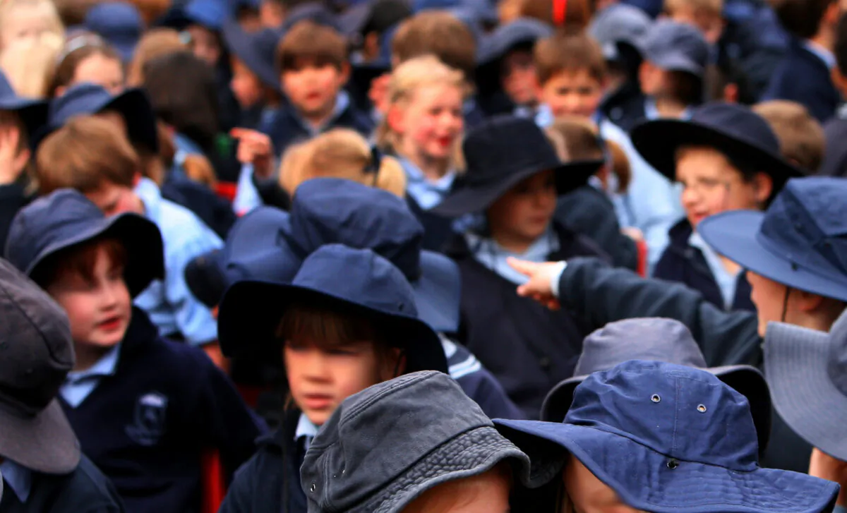 Students gather at Bowral Public School in Bowral, NSW, Wednesday, Aug. 27, 2008. (AAP Image/Jenny Evans)