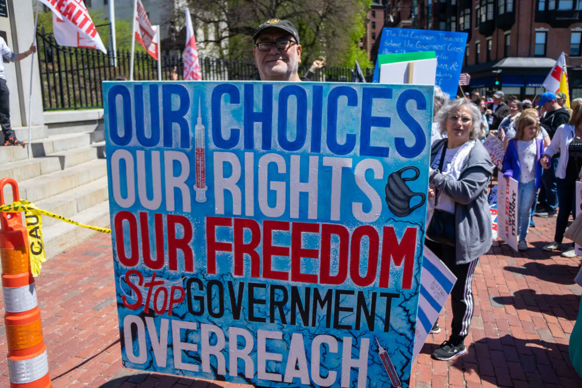People marched for lifting more restrictions，especially removing the requirement to wear masks on May 1, 2021, in Boston, Mass. (Learner Liu/Epoch Times）