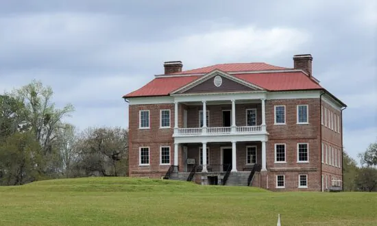 House of Beauty: Colonial Revival Style