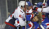 Nothing Like Some Old-Time Fighting to Spice Up a Hockey Game 