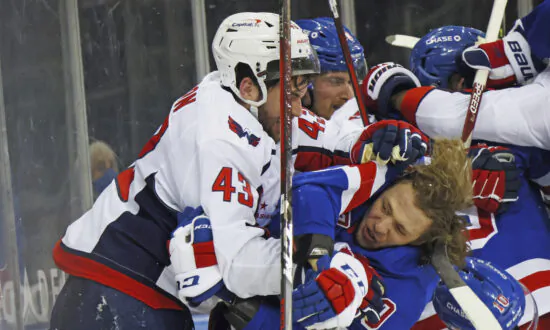 Nothing Like Some Old-Time Fighting to Spice Up a Hockey Game 