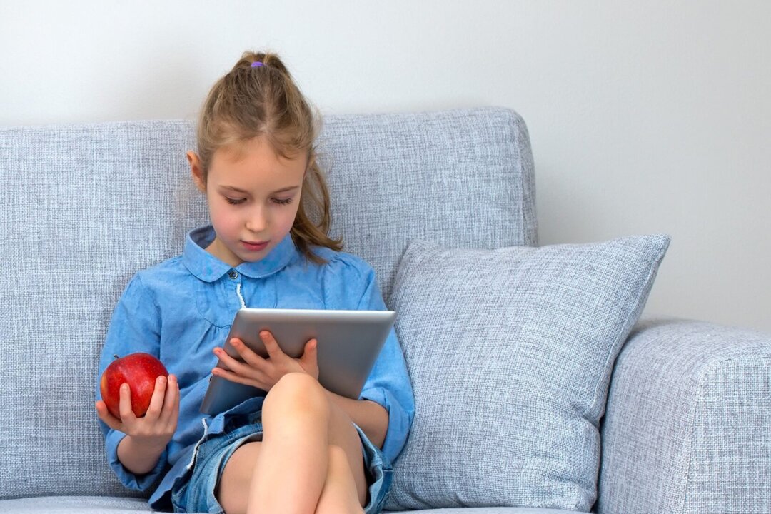 Extended periods of time spent focused on short distances contribute to myopia increases. (M-Production/Shutterstock)