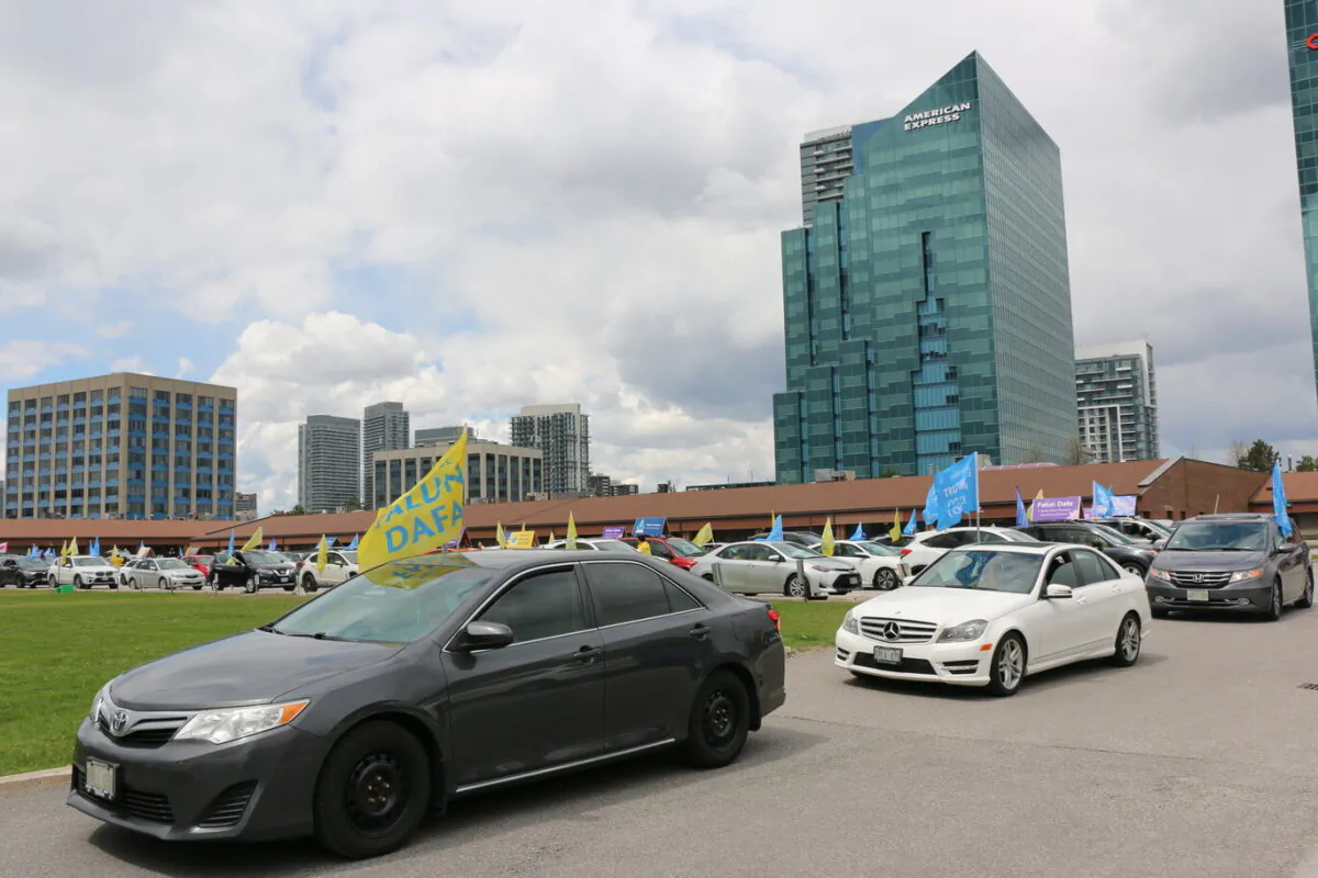 A car parade with over 100 vehicles drove across Greater Toronto to celebrate the 29th anniversary of the introduction of Falun Dafa to the public, in Toronto, Canada, on May 8, 2021. (Andrew Chen/The Epoch Times)